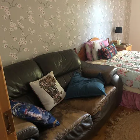 In - Lovly Bright Double Guest house