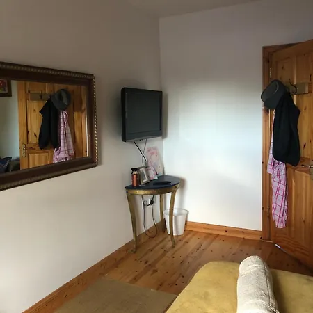 In - Lovly Bright Double Guest house
